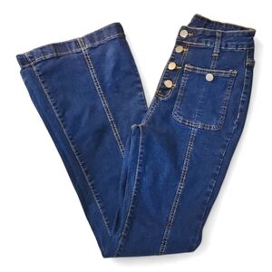 High-Rise Flare Jeans with Button Front & Contrast Stitching – Stretch Waistband